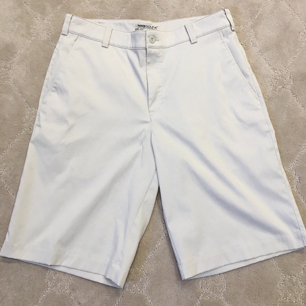 Nike Dry Fit golf shorts tan men’s 30 waist